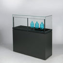 Form Department ATRIUM.X19 – Sockelvitrine mit Gasdruckfedern-Öffnung