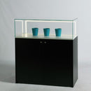 Form Department PODIUM.R12 – Sockelvitrine mit Staufach