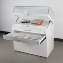 Form Department ATRIUM.L42 – Sockelvitrine mit Glashaube – Schubladen mit Glas für Dokumente (Glasabdeckungen optional)