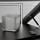Form Department ATRIUM.T26 – Tischvitrine mit Gasdruckfedern-Öffnung
