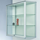 Form Department CONCEPT.W7 – Große Wandvitrine mit Aluminiumrahmen