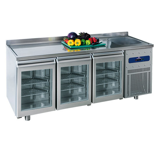 Virtus & Mastro refrigerated counter 700 mm with 3 glass doors, basin 35x40x20h cm on the right and upstand, -2°/+8°C