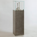 Form Department PODIUM.DS13 – Haubenvitrine mit Staufach-Schrank in Beton-Optik