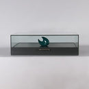 Form Department  PODIUM.A31 – Breite Aufsatzvitrine mit Auszug-Öffnung