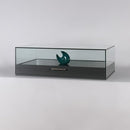 Form Department  PODIUM.A31 – Breite Aufsatzvitrine mit Auszug-Öffnung