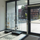 Form Department PODIUM.B18 – Breite Standvitrine aus Glas