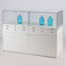 Form Department PODIUM.M15 – Breite, halbhohe Glasvitrine mit Auszügen und Staufach-Schrank