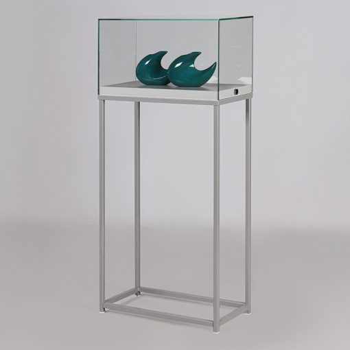 Form Department PODIUM.M30 – Rechteckige Haubenvitrine abschließbar auf Metallgestell