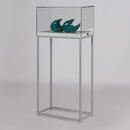 Form Department PODIUM.M30 – Rechteckige Haubenvitrine abschließbar auf Metallgestell