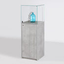 Form Department PODIUM.T3 – Edle Haubenvitrine mit Beton-Optik