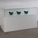 Form Department PODIUM.X12 – Breite Haubenvitrine mit Sockel