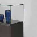 Form Department PODIUM.X13 – Glasvitrine mit Sockel, abschließbar | Breite Ausführung