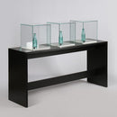 Form Department PODIUM.Z9 – Haubenvitrinen-Trilogie mit Portal-Unterbau