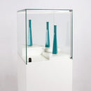 Form Department  PODIUM.G48 – Puristische Haubenvitrine