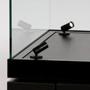 Form Department PODIUM.U4 – Tischvitrine mit Glashaube zum Aufklappen