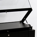 Form Department PODIUM.U4 – Tischvitrine mit Glashaube zum Aufklappen