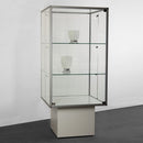 Form Department SMART.C11 – Säulenvitrine mit eingerücktem Standsockel