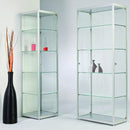 Form Department SMART.H19 – Standvitrine mit Glas-Fachböden