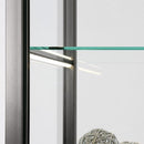 Form Department LABEL.H13 – Säulenvitrine mit LED-Beleuchtung
