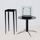 Form Department PODIUM.E45 – Edle Schmuckvitrine mit handgefertigtem Metallgestell