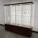 Form Department MALL.R75 – Große Schrankvitrine mit Mittelteilung