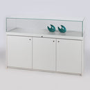 Form Department ATRIUM.L45 – Sockelvitrine mit Klapp-Öffnung und Staufach