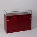 Form Department ATRIUM.S9 – Sockelvitrine mit Klapp-Öffnung und Staufach