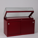 Form Department ATRIUM.S9 – Sockelvitrine mit Klapp-Öffnung und Staufach