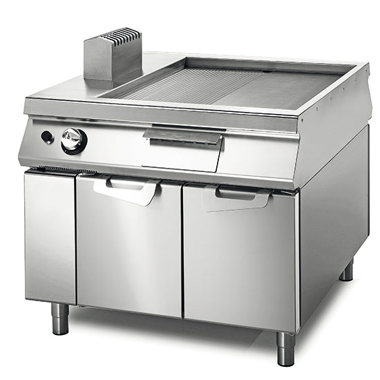 Virtus & Mastro Gas-Grillplatte verchromt 2/3 glatt 1/3 gerillt auf Unterbau mit Türen, Bedienung beidseitig