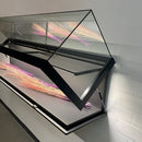 Form Department ATRIUM.W80 – Breite Wandvitrine mit Klapp-Öffnung