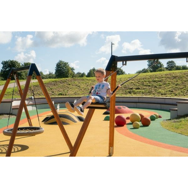 Lars Laj Nestschaukel Spielplatz