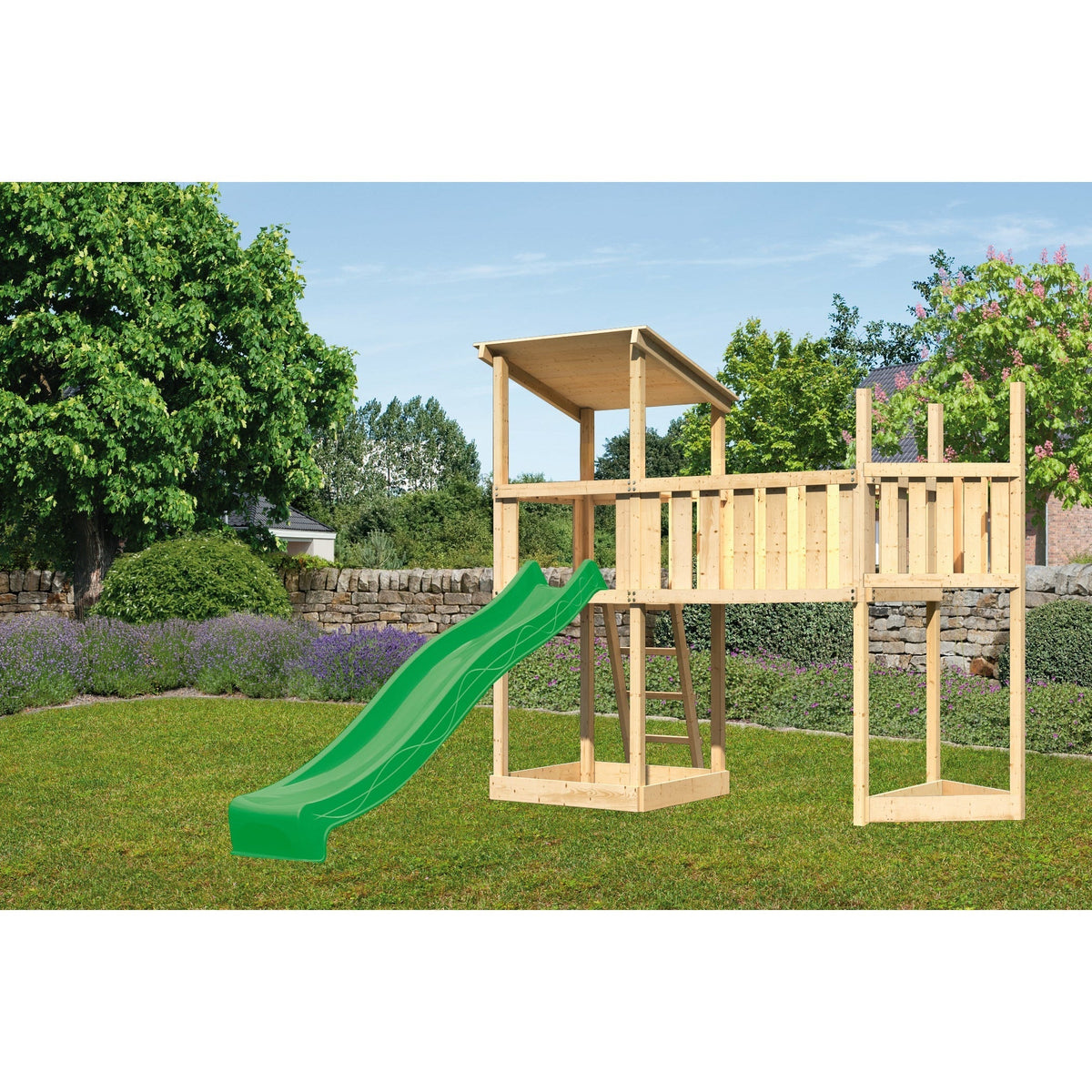 Torre da gioco Akubi con tetto a falda in legno naturale con annesso navale superiore, piattaforma di ampliamento XL, scivolo verde