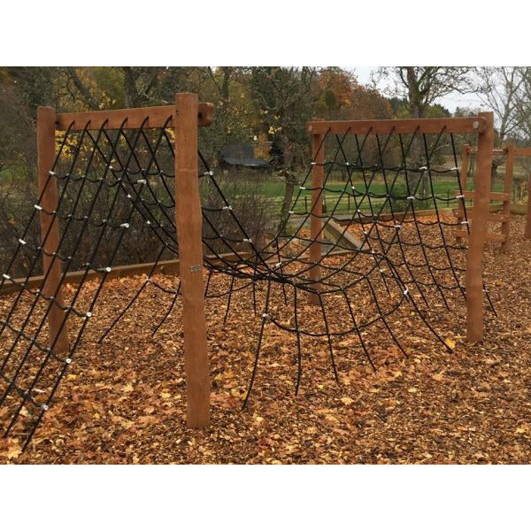 Lars Laj Kletternetz Bergspitzen Spielplatz