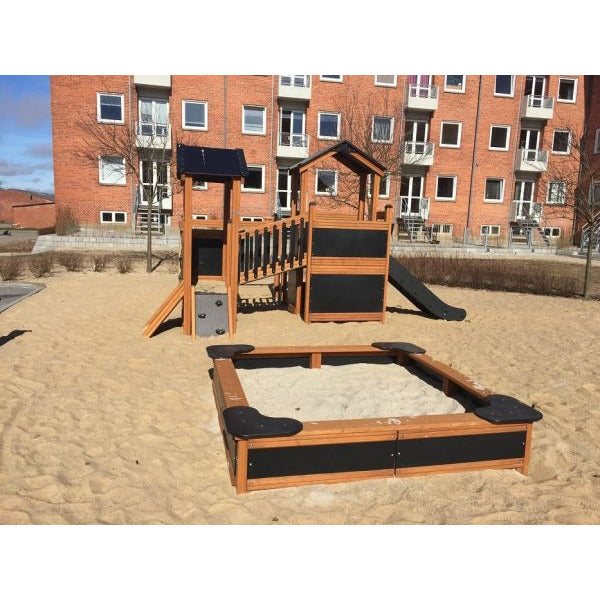 Lars Laj Schloss Natur Spielplatz