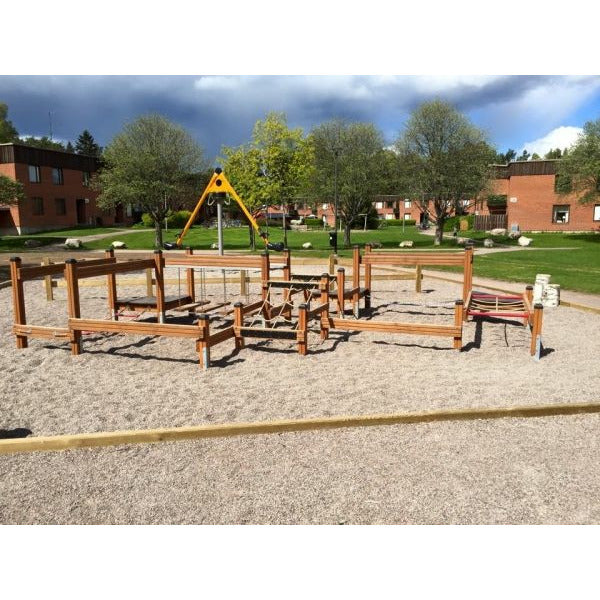 Lars Laj Kleine Fitnessanlage Spielplatz