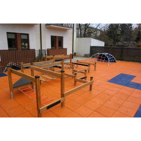 Lars Laj Kleine Fitnessanlage Spielplatz