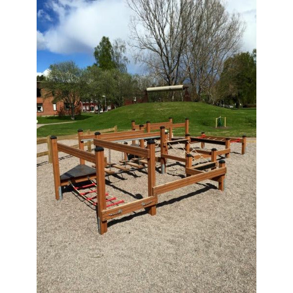 Lars Laj Kleine Fitnessanlage Spielplatz