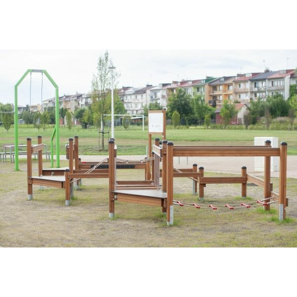 Lars Laj Kleine Fitnessanlage Spielplatz
